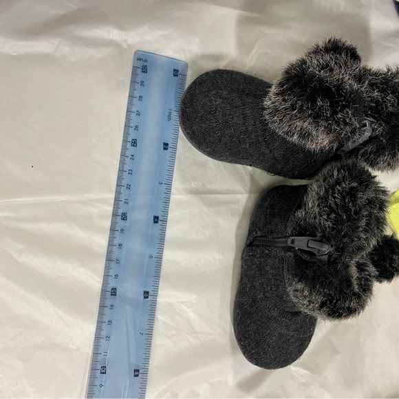 Cozy Black Fur-Lined Kids Boots - Picture 5 of 7
